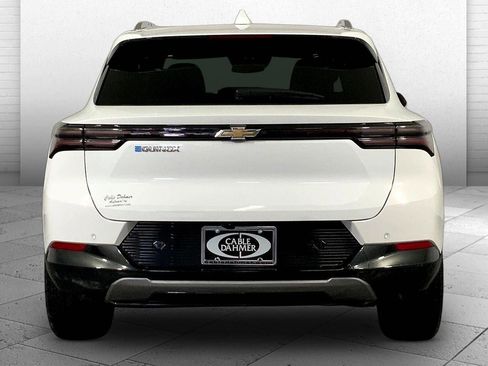Used 2025 Chevrolet Equinox EV LT image 3