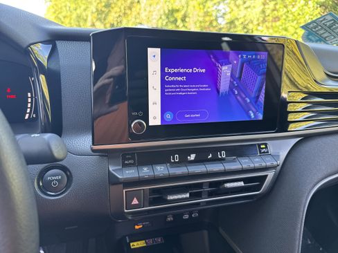 Used 2025 Toyota Camry SE image 14