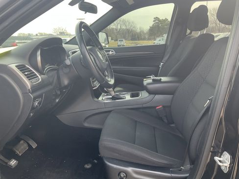 Used 2020 Jeep Grand Cherokee Laredo w/ Security & Convenience Group image 5