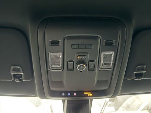 Used 2022 Chevrolet Suburban RST w/ Sport Performance Package image 27