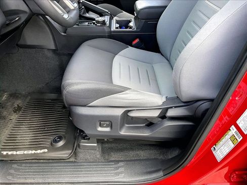 Used 2025 Toyota Tacoma TRD Off-Road AWD/4WD image 34