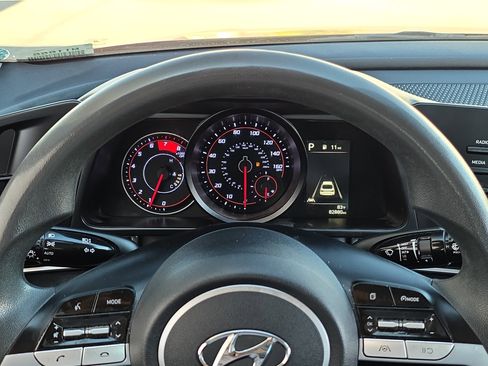 Used 2023 Hyundai Elantra SEL w/ Preferred Accessory Package image 17