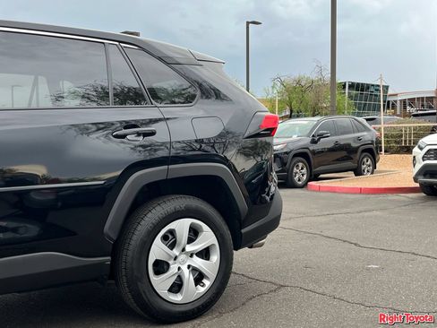 Certified 2023 Toyota RAV4 LE AWD/4WD image 11