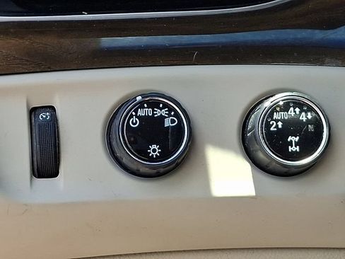 Used 2019 Cadillac Escalade ESV Luxury AWD/4WD image 24