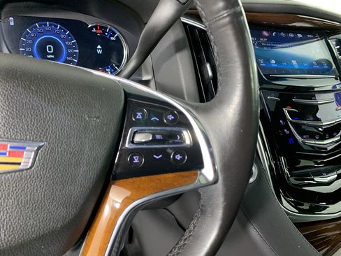 Used 2019 Cadillac Escalade Luxury image 21
