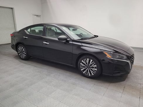 Used 2024 Nissan Altima 2.5 SV FWD image 11
