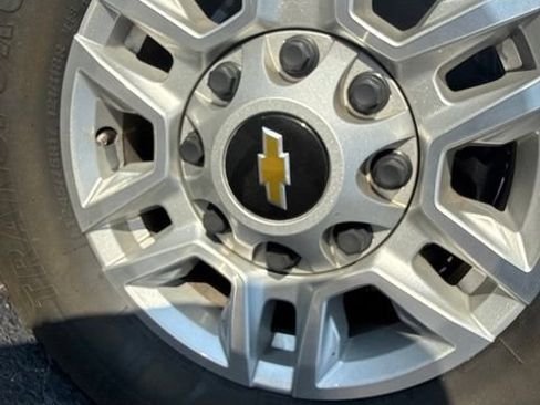Used 2024 Chevrolet Silverado 2500 LT AWD/4WD image 28