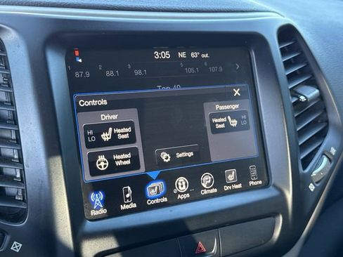 Used 2016 Jeep Cherokee Latitude w/ Cold Weather Group image 30