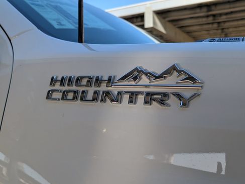 Used 2022 Chevrolet Silverado 2500 High Country w/ Technology Package AWD/4WD image 36