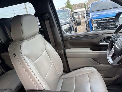 Used 2021 GMC Yukon XL SLT w/ SLT Premium Package image 16