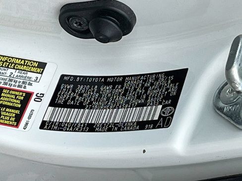 Used 2015 Toyota Corolla LE FWD image 29