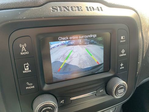 Used 2016 Jeep Renegade Latitude w/ Cold Weather Group AWD/4WD image 32