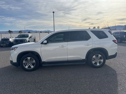 Used 2025 Honda Pilot EX-L image 2