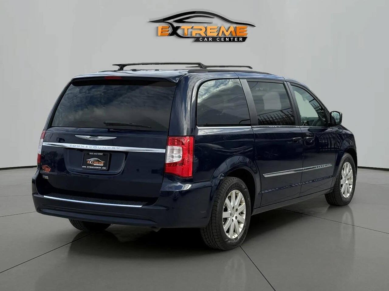Used 2016 Chrysler Town & Country Touring FWD image 6
