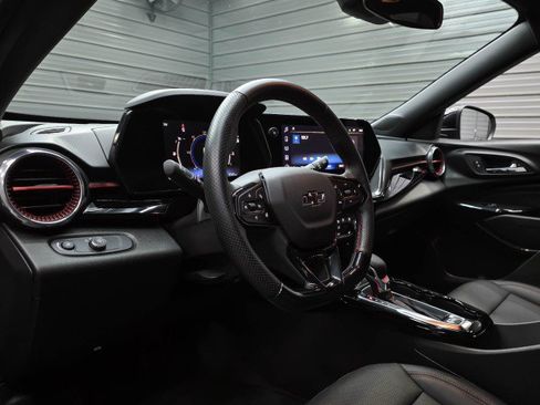 Used 2025 Chevrolet Trax RS w/ Driver Confidence Package FWD image 11