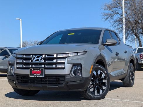 Used 2025 Hyundai Santa Cruz SE image 2