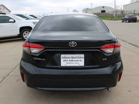 Used 2020 Toyota Corolla LE image 2