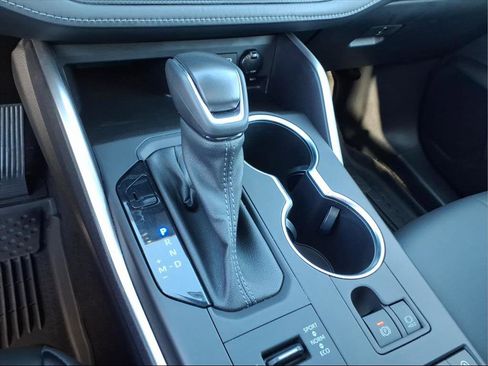 Used 2022 Toyota Highlander XLE image 18