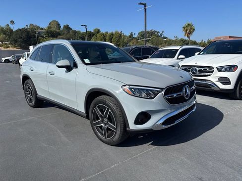 Used 2026 Mercedes-Benz GLC 300 image 3