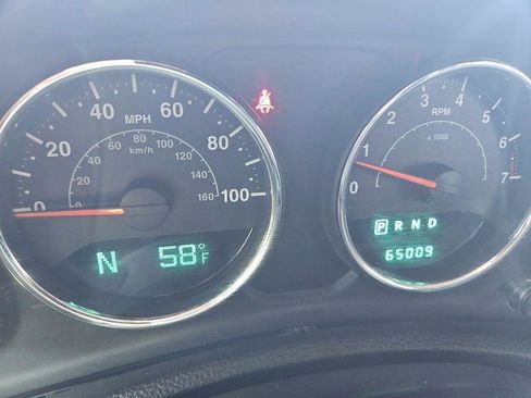 Used 2014 Jeep Wrangler Unlimited Sahara w/ Connectivity Group image 19