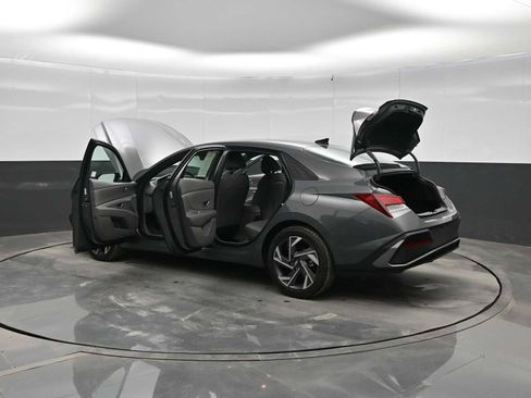 Certified 2025 Hyundai Elantra Sport image 43