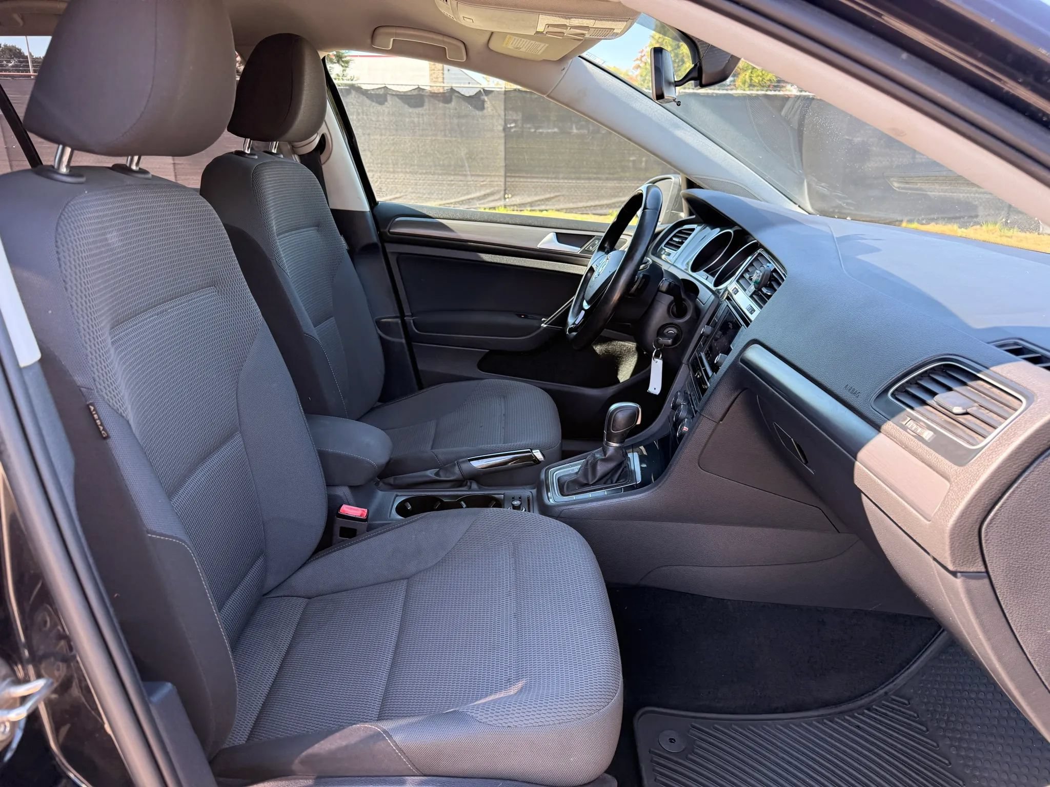 Used 2019 Volkswagen Golf S FWD image 18