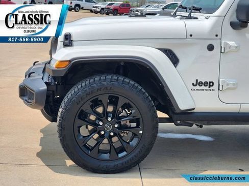 Used 2025 Jeep Gladiator Sport AWD/4WD image 12