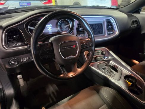 Used 2019 Dodge Challenger SXT w/ Driver Convenience Group RWD image 4