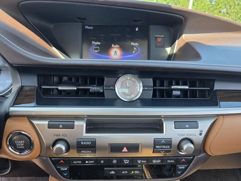 Used 2017 Lexus ES 350 w/ Premium Package FWD image 18