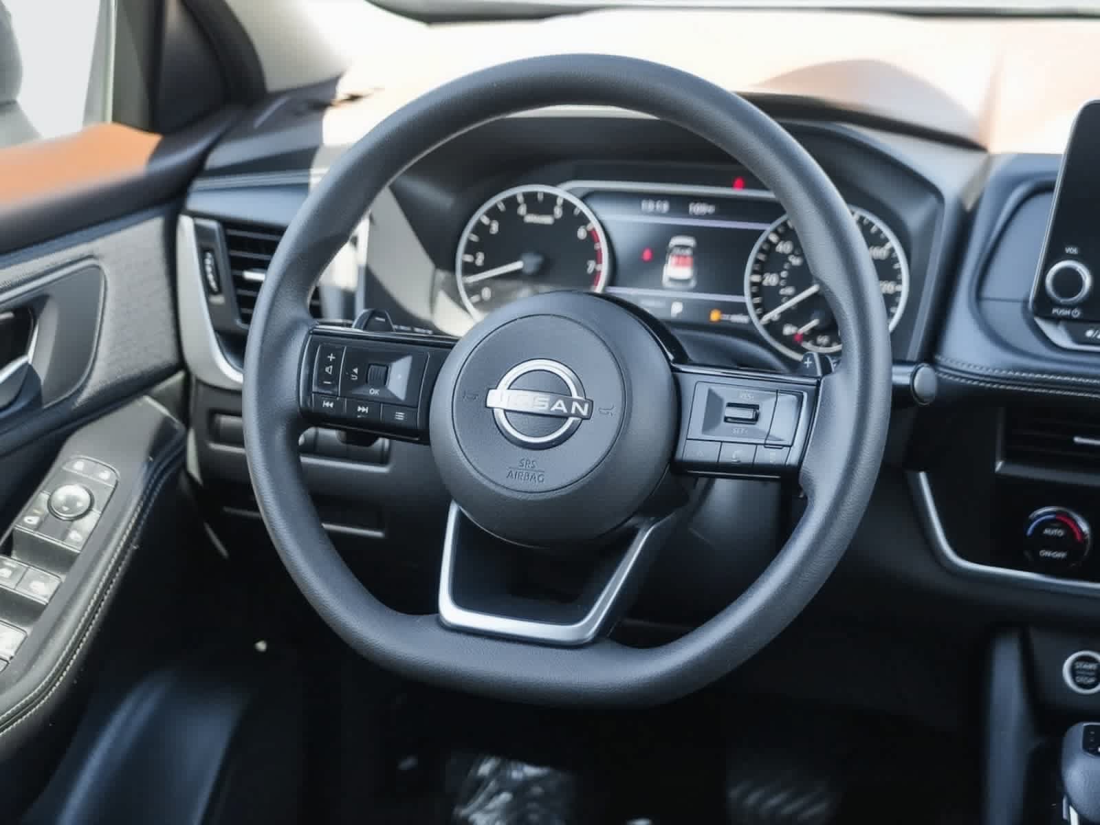 Used 2023 Nissan Rogue SV FWD image 18