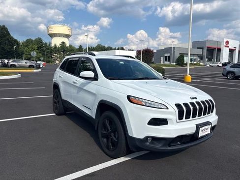 Used 2015 Jeep Cherokee Latitude w/ Cold Weather Group AWD/4WD image 3
