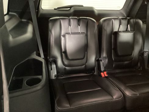 Used 2018 Ford Explorer Limited w/ Equipment Group 301A AWD/4WD image 12