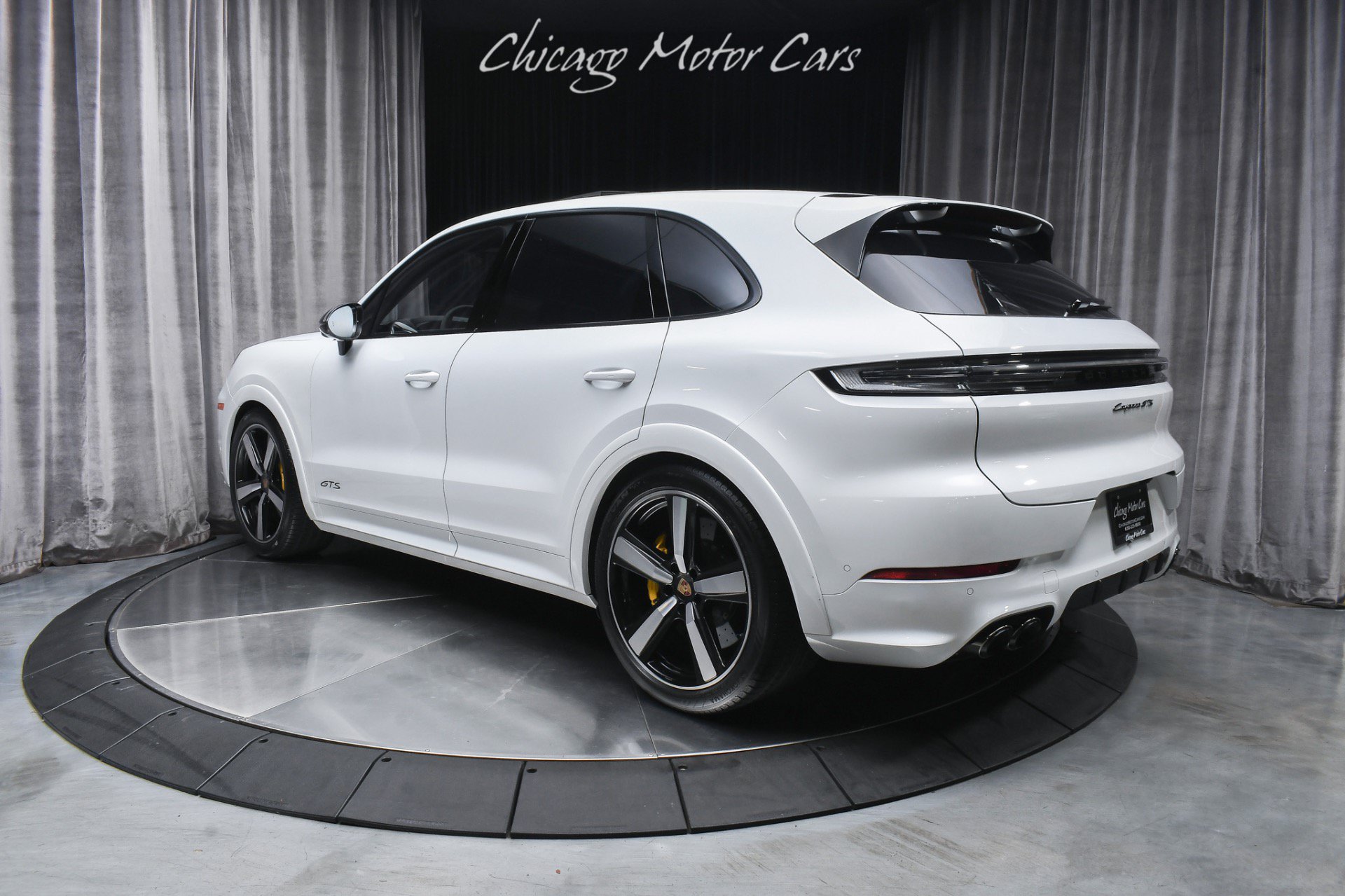 Used 2025 Porsche Cayenne GTS AWD/4WD image 3