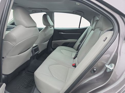 Used 2023 Toyota Camry SE w/ Cold Weather Package image 18