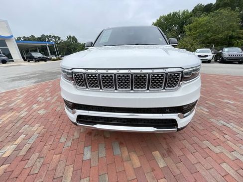 Used 2023 Jeep Grand Wagoneer Series III AWD/4WD image 27