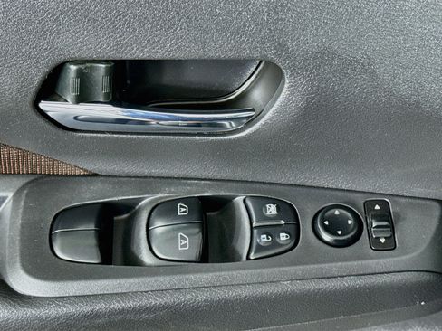 Used 2023 Nissan Kicks SR FWD image 39