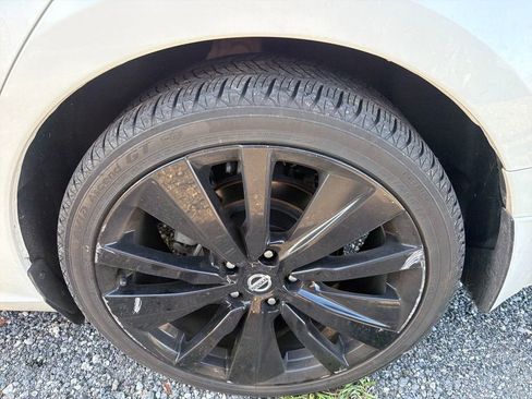 Used 2022 Nissan Altima 2.5 SR w/ Midnight Edition Package image 14