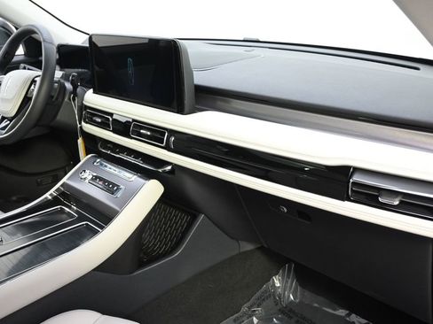 New 2026 Lincoln Aviator AWD image 15