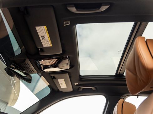 Used 2026 BMW X5 sDrive40i w/ M Sport Package image 23