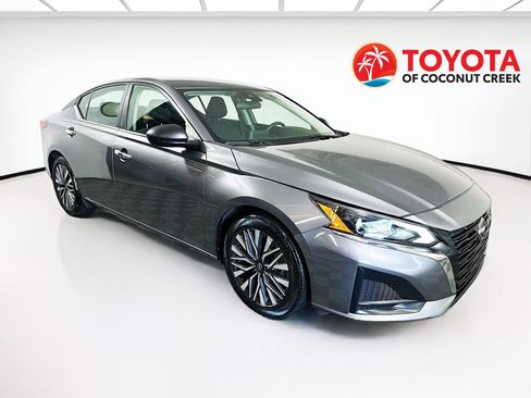 Used 2024 Nissan Altima 2.5 SV FWD image 1