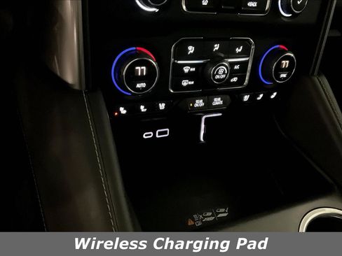 Used 2023 Chevrolet Suburban Premier image 17