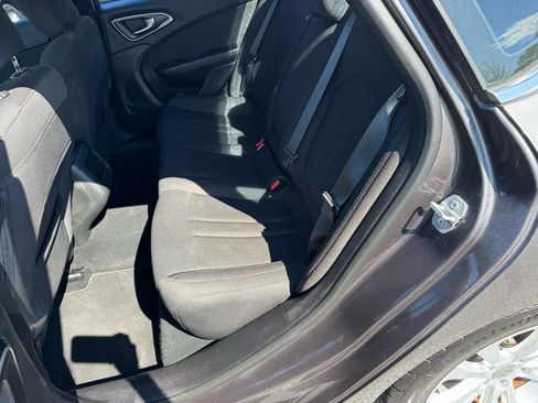Used 2015 Chrysler 200 Limited image 11