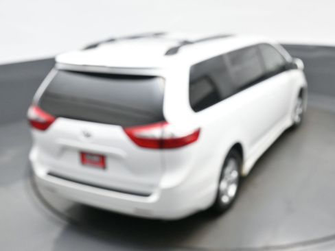Used 2020 Toyota Sienna LE image 40
