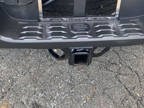 Used 2016 Toyota Tacoma SR5 w/ Towing Package image 9