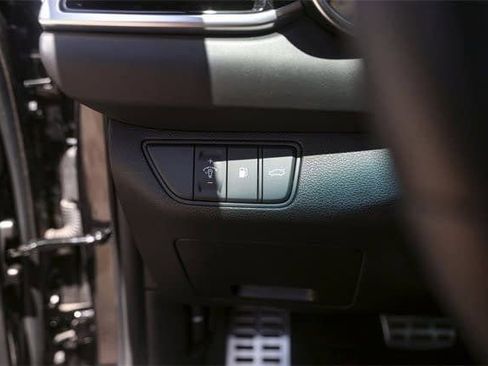 Used 2025 Genesis G70 3.3T Advanced image 17