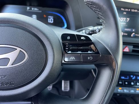 Certified 2025 Hyundai Elantra Sport image 17