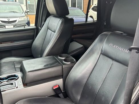Used 2015 Ford Expedition Platinum image 11