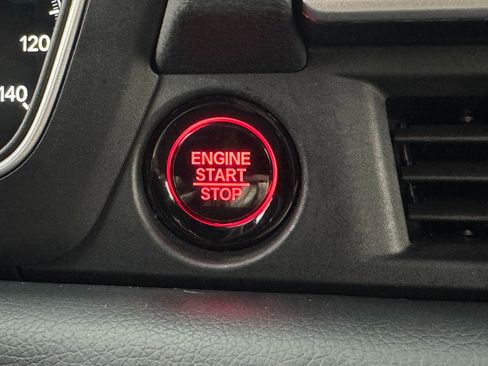 Used 2025 Honda Pilot Sport image 22