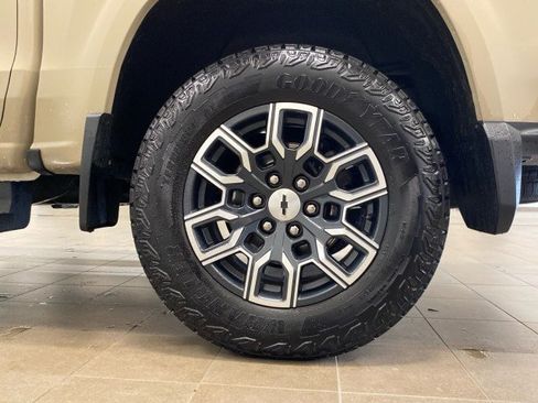 Used 2023 Chevrolet Colorado Z71 w/ Z71 Convenience Package 2 AWD/4WD image 23
