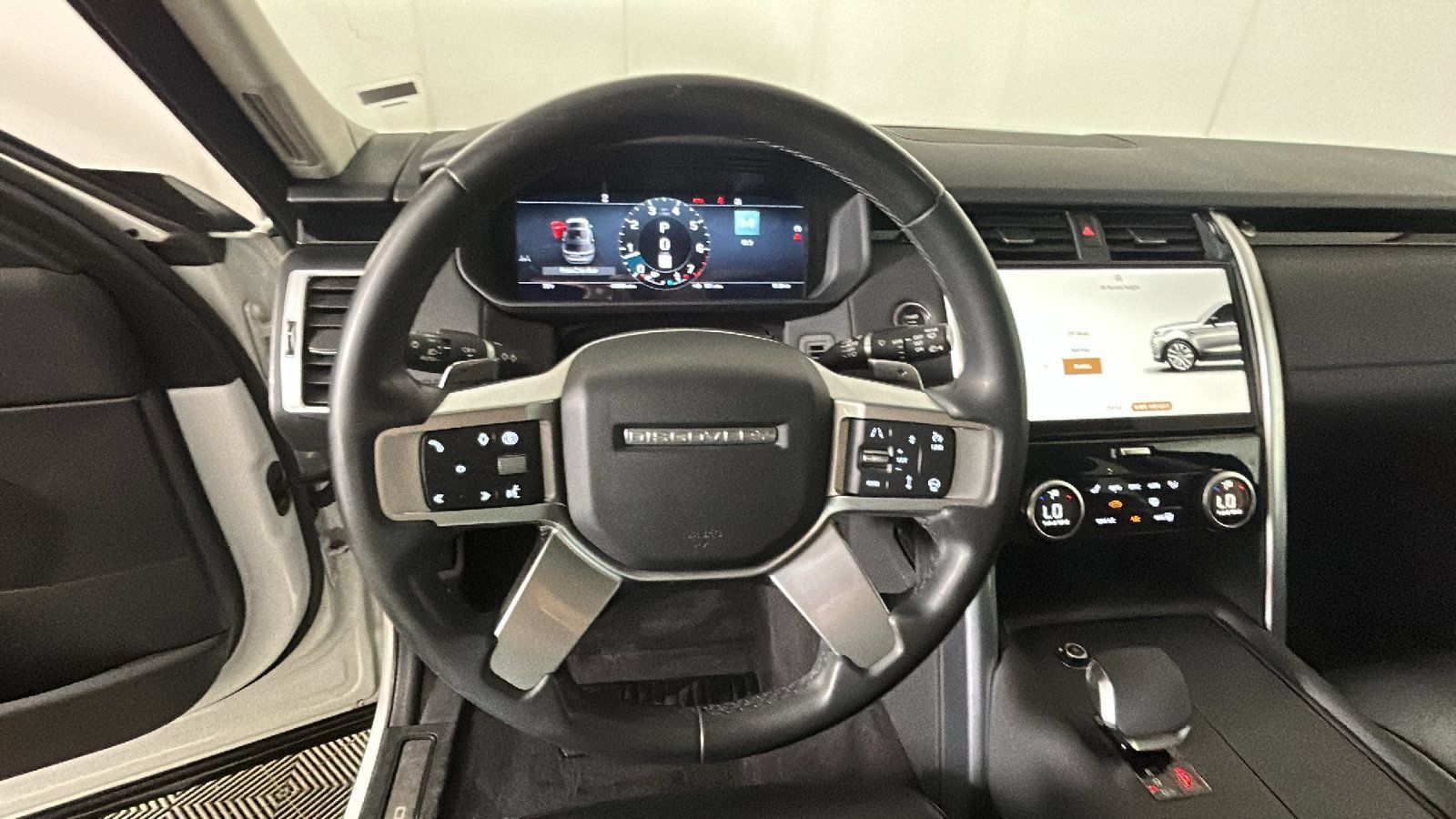 Used 2024 Land Rover Discovery S AWD/4WD image 15